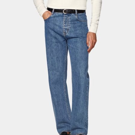 Picture of a regular jean.